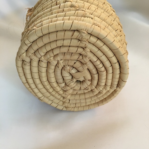 Vintage Wicker Basket with Attached Lid - Picture 7 of 10